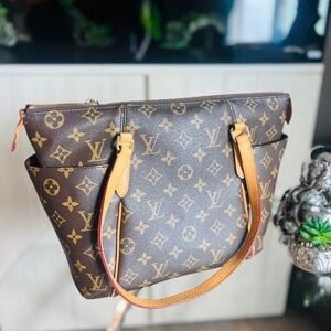 LV Totally Tote